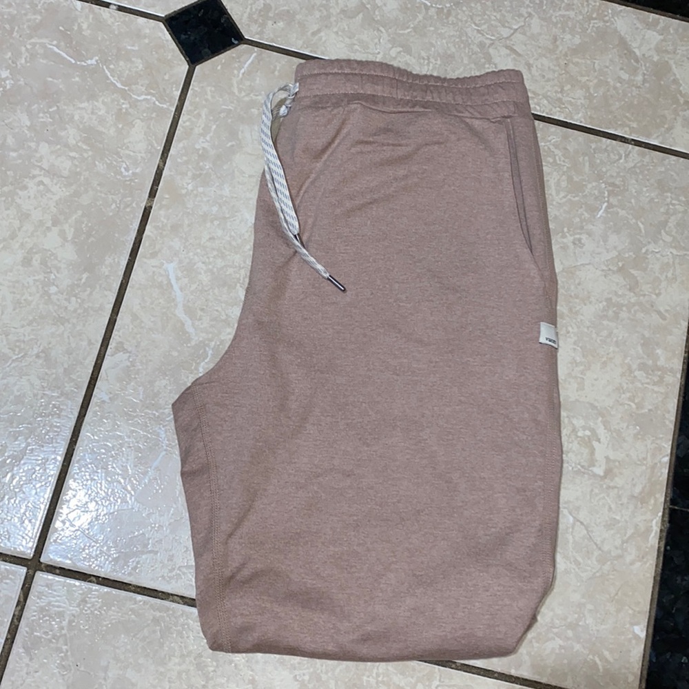 Vuori Women’s Jogger Pants in Dusty Mauve